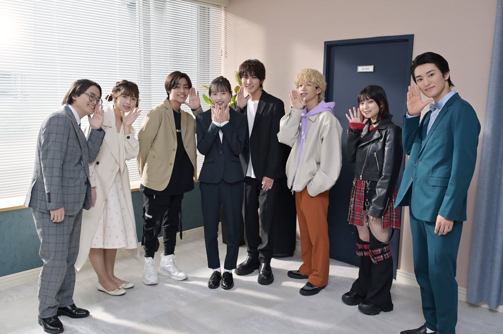 （左から）横田拓也、菊地姫奈、醍醐虎汰朗、大和奈央、橋本涼、森愁斗、坂本彩、若林星弥（C）TBS