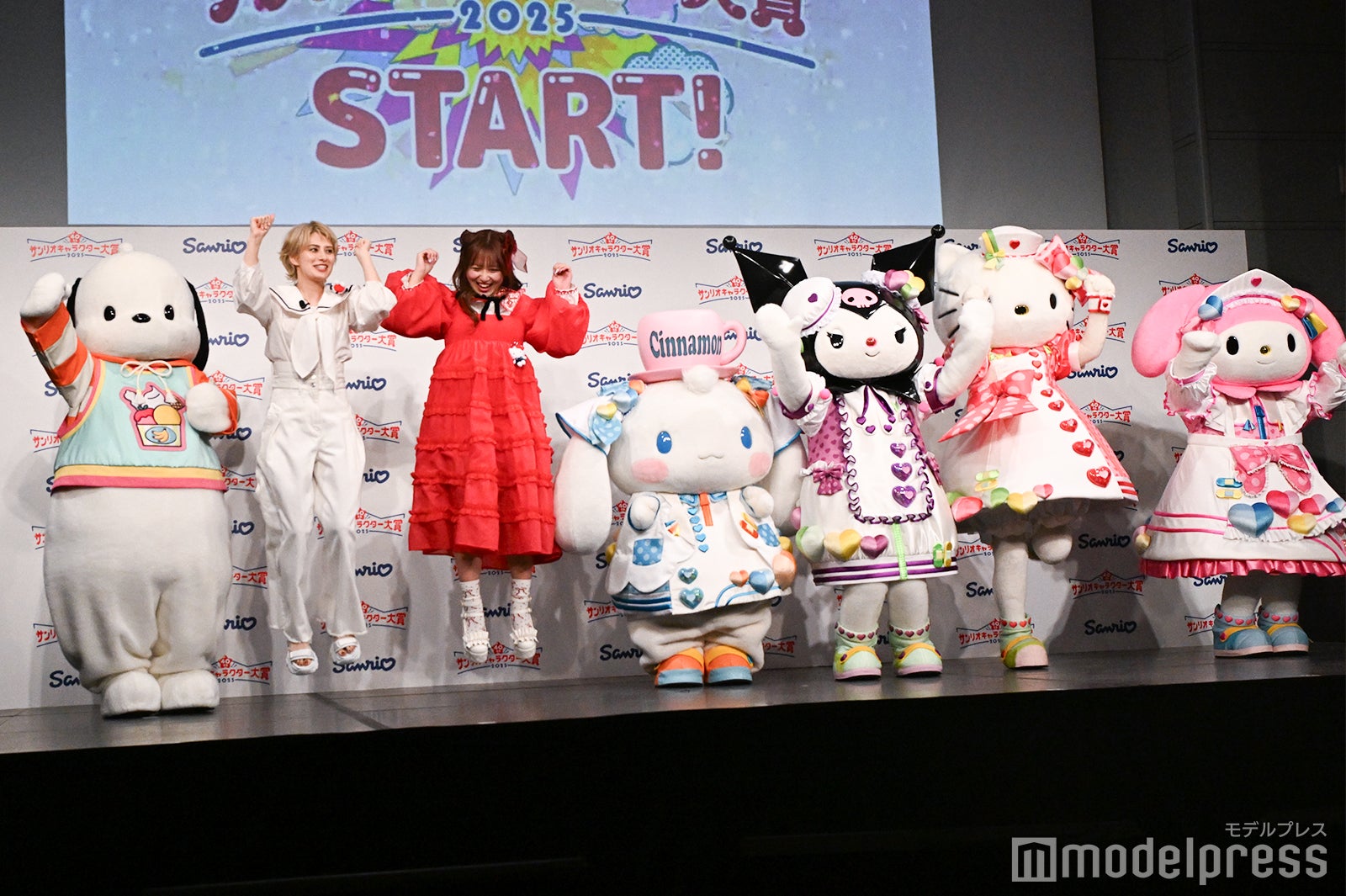 （左から）シナモロール、ポチャッコ、ホラン千秋、希空、ハローキティ、クロミ、マイメロディ（C）モデルプレス