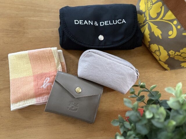 ハンカチ　コンパクトな財布　ポーチ