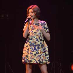 「Campus Summit 2013」でライブパフォーマンスを行った出岡美咲