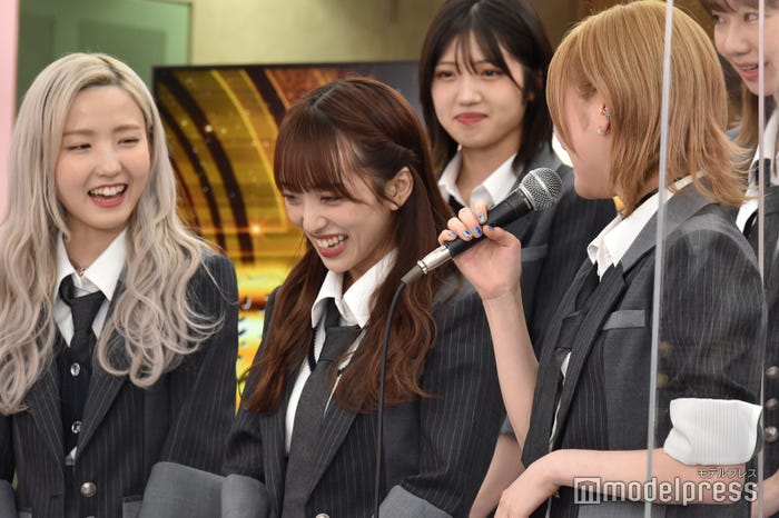 お互い意識していることを聞かれ答えるAKB48 (C)モデルプレス