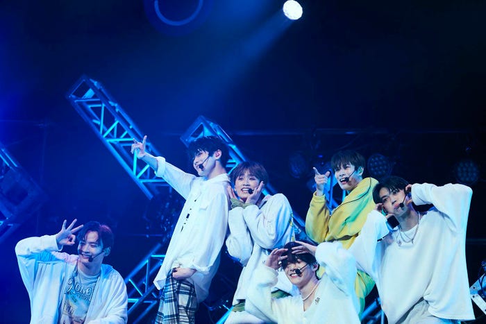 DXTEEN(C)LAPONE Entertainment