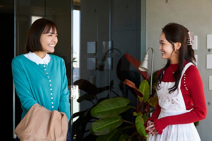 松井愛莉、吉本実憂「子宮恋愛」第1話(C)ytv