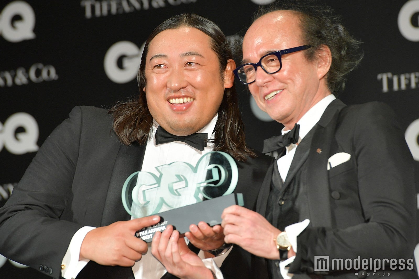 秋山竜次、鈴木正文氏 （C）モデルプレス