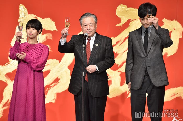 高畑充希、松坂桃李も乾杯の音頭 (C)モデルプレス