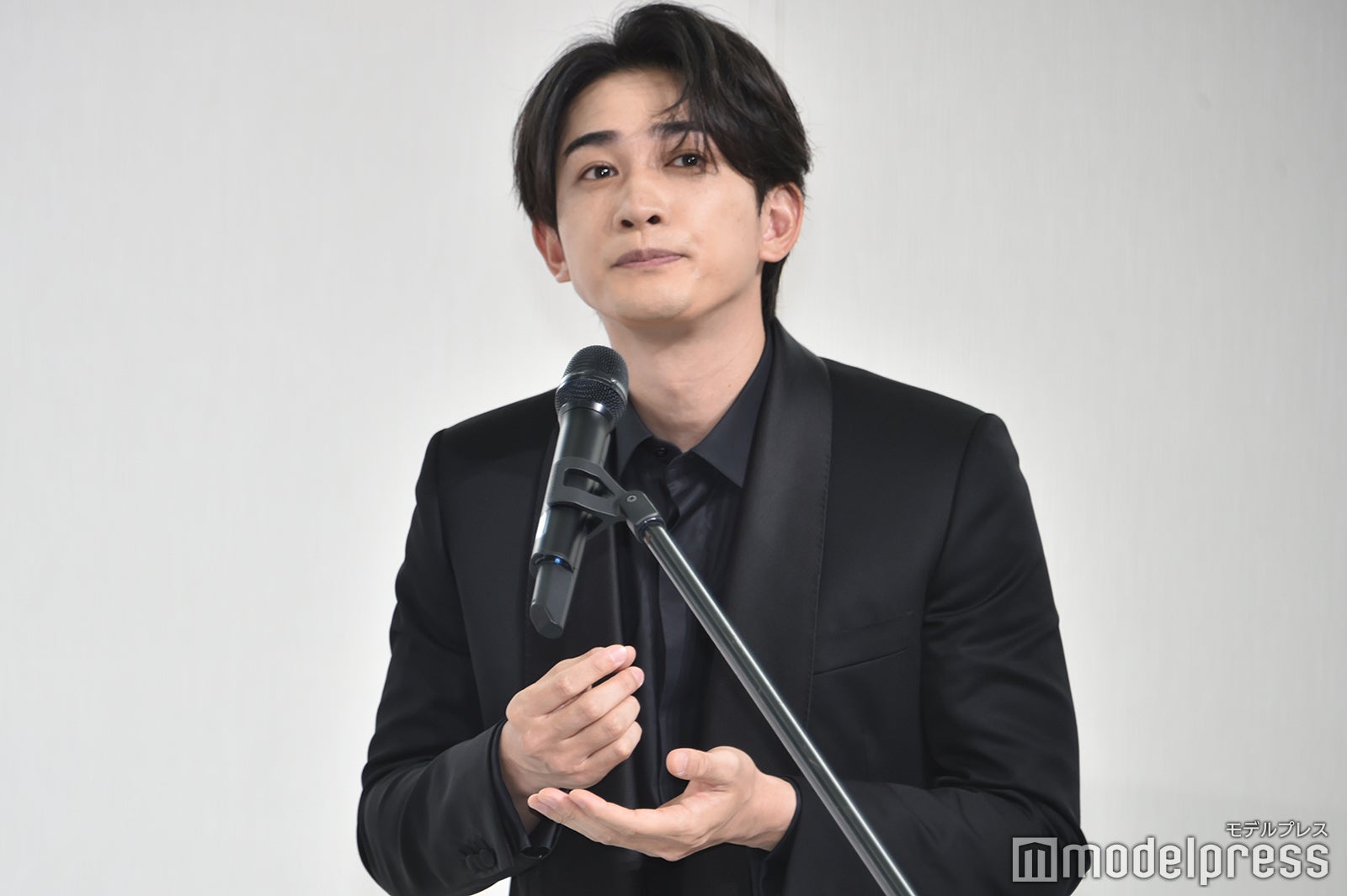 ずっと食べている高畑充希を再現する町田啓太（C）モデルプレス