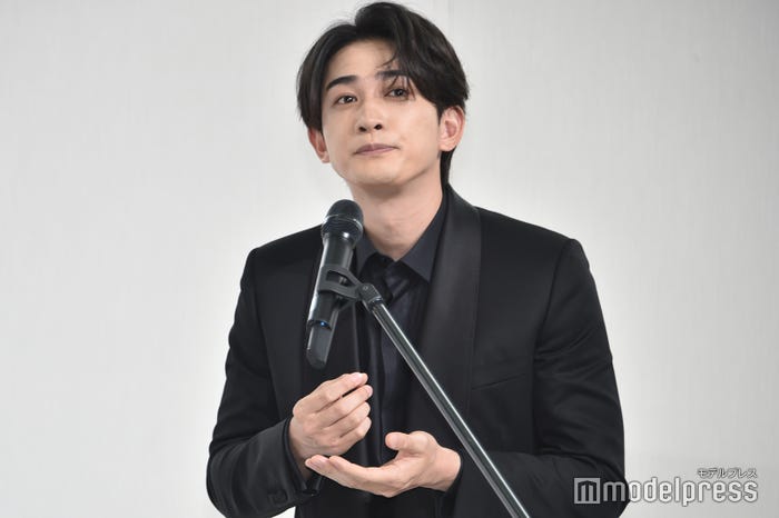 ずっと食べている高畑充希を再現する町田啓太(C)モデルプレス