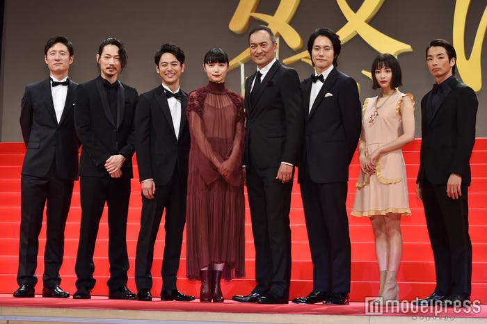 (左から)李相日監督、綾野剛、妻夫木聡、宮崎あおい、渡辺謙、松山ケンイチ、広瀬すず、森山未來 (C)モデルプレス