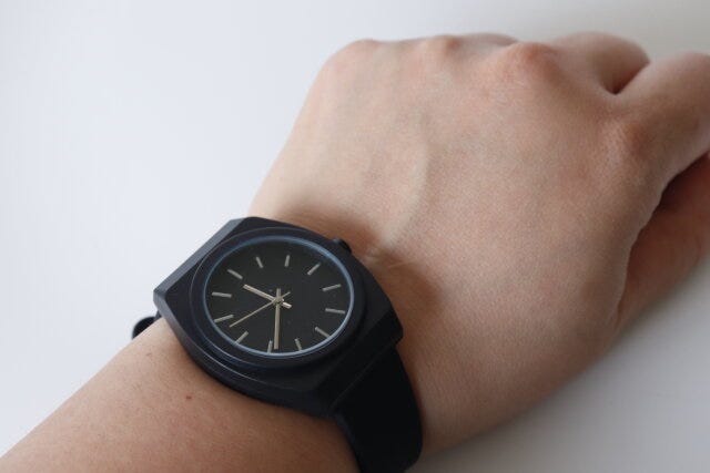 100円ショップ　100均　百円ショップ　便利　優秀　使える　おすすめ　オススメ　レビュー　ダイソー　DAISO　ファッションウォッチ（BK）　腕時計　時計　痛くない　ブラック　黒