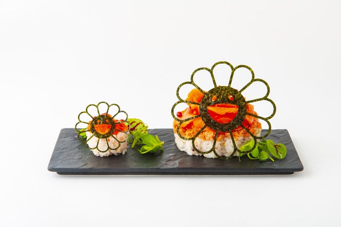サーモン・いくらのお花の親子プレート(C)2021 Takashi Murakami/Kaikai Kiki Co.,Ltd.All Rights Reserved.