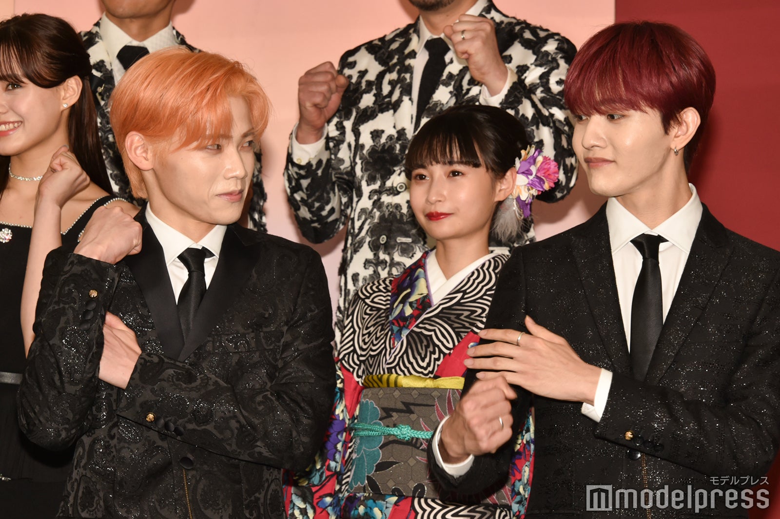 ガッツポーズを確認する木村柾哉、田島将吾 （C）モデルプレス