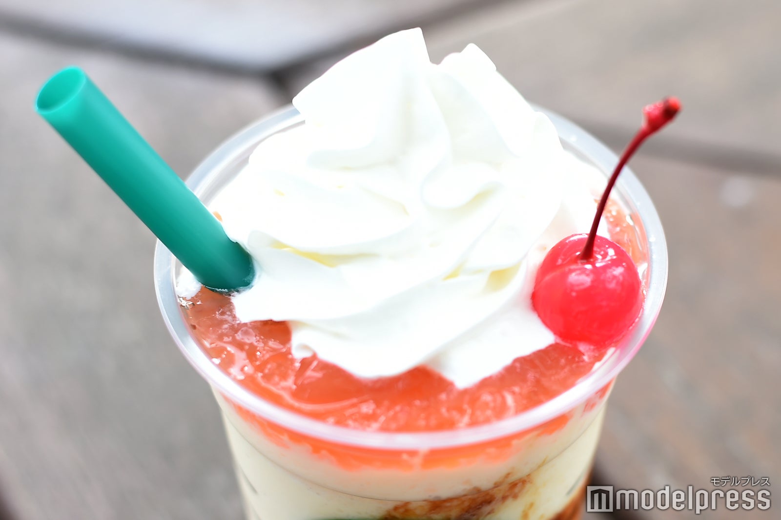 ちょこんと乗ったチェリーで可愛さアップ （C）モデルプレス