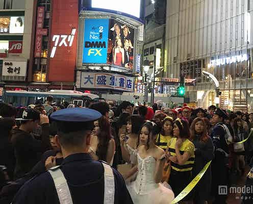 <ハロウィン>渋谷パニック、交差点横断規制機能せず 溢れかえるコス集団