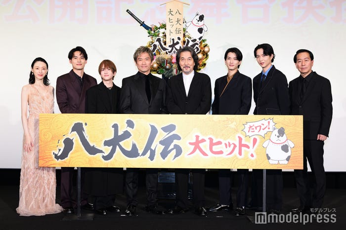 (左から)栗山千明、水上恒司、板垣李光人、内野聖陽、役所広司、渡邊圭祐、鈴木仁、曽利文彦監督(C)モデルプレス