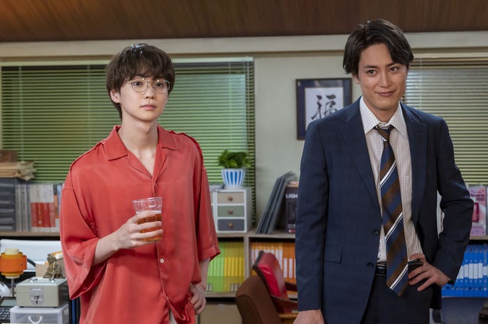 吉野北人、間宮祥太朗/「魔法のリノベ」第1話より(C)カンテレ