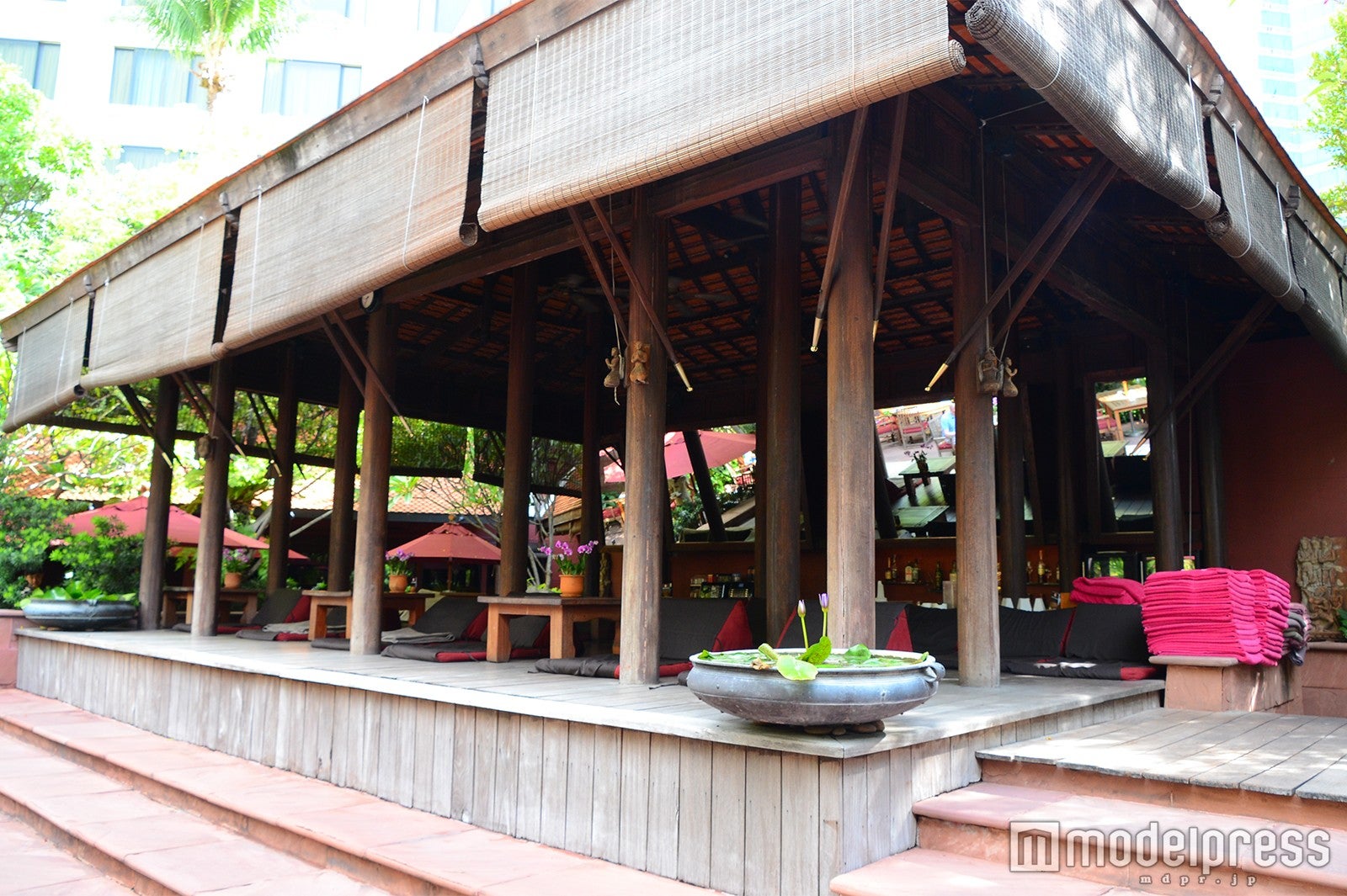 屋外プール（C）モデルプレス