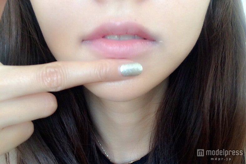 リップの上下にも