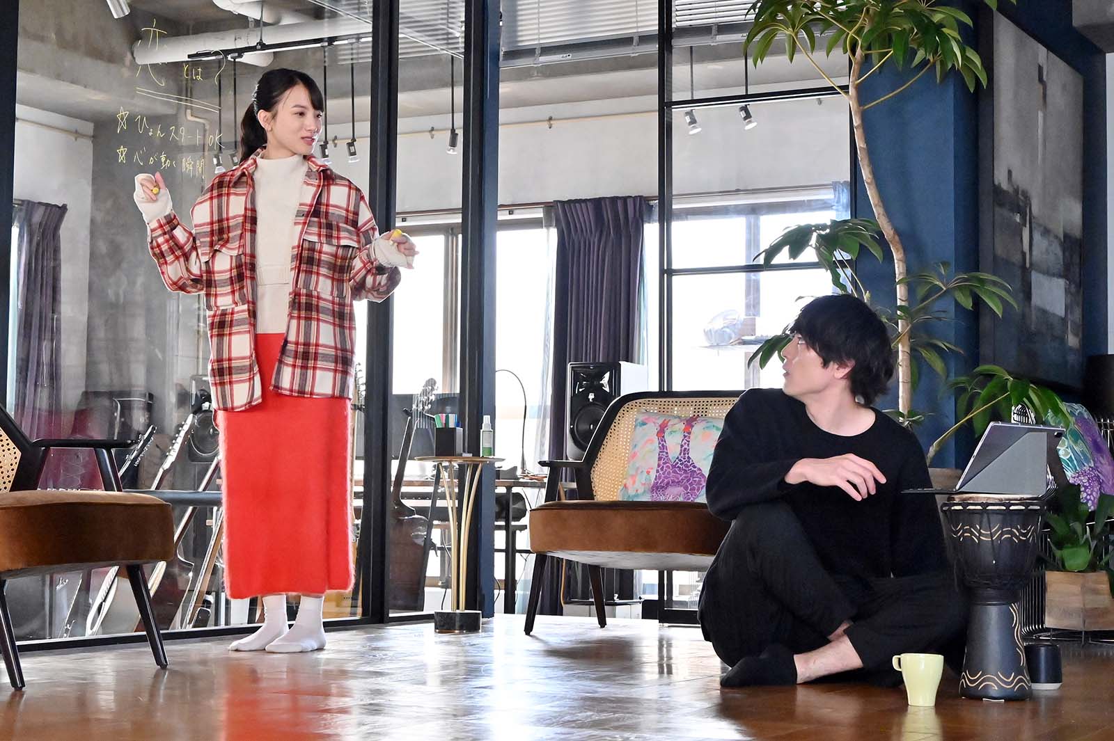 清原果耶、間宮祥太朗／「ファイトソング」より（C）TBS