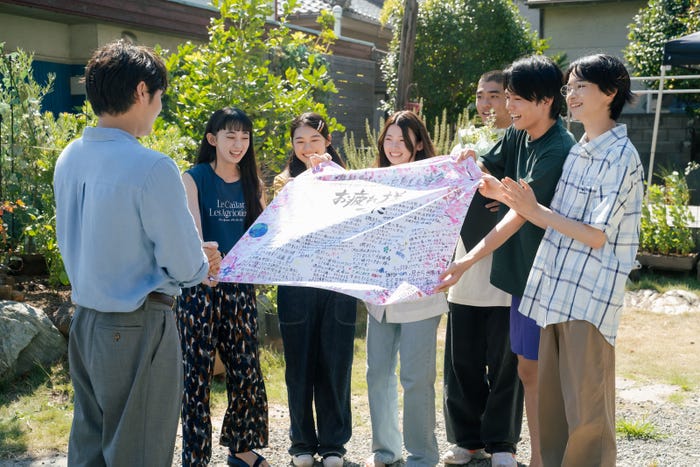 (左から)磯村勇斗、近藤華、月島琉衣、南琴奈、日高由起刀、日向亘、越山敬達(C)フジテレビ