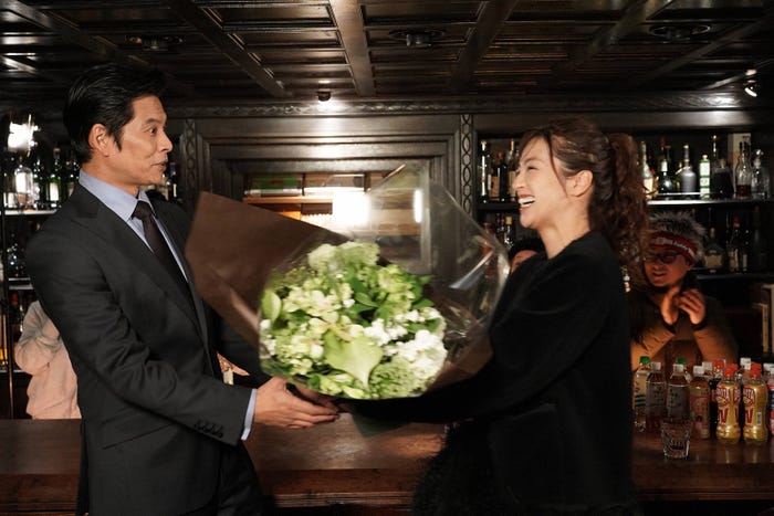 織田裕二、中村アン(C)フジテレビ