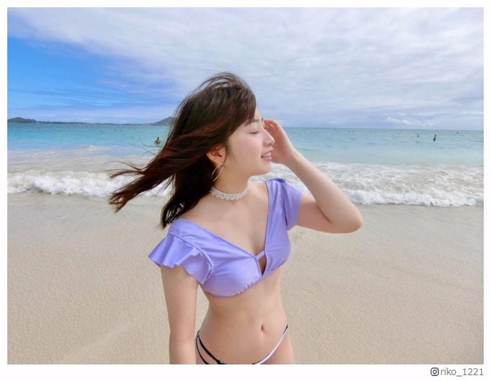 初代 日本一かわいい女子高生 りこぴん ぺたんこお腹 美くびれくっきり ビキニで完璧ボディあらわに モデルプレス