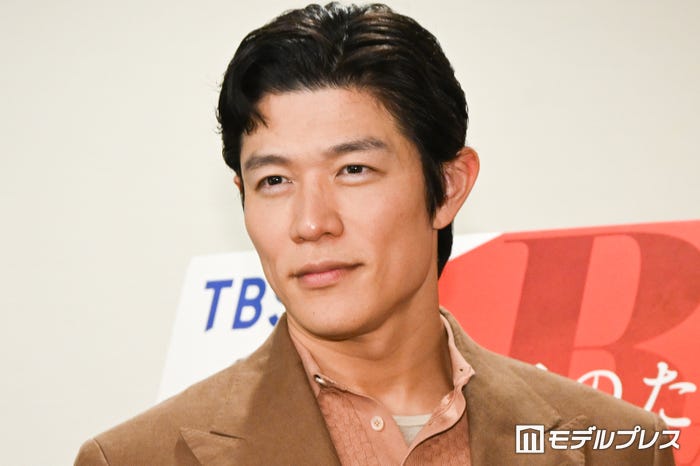 鈴木亮平(C)モデルプレス