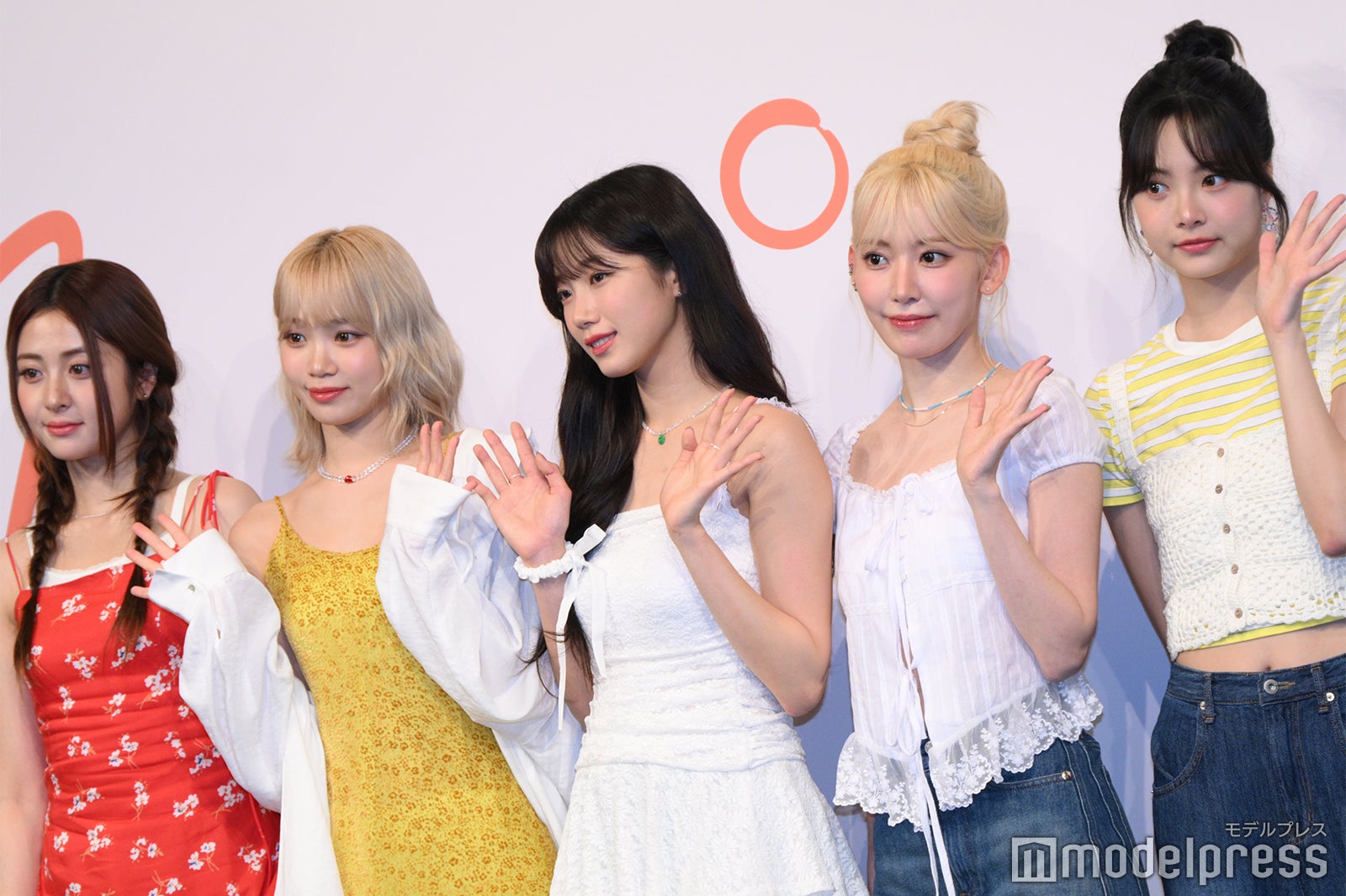 HUH YUNJIN、KIM CHAEWON、KAZUHA、SAKURA、HONG EUNCHAE／LE SSERAFIM（C）モデルプレス