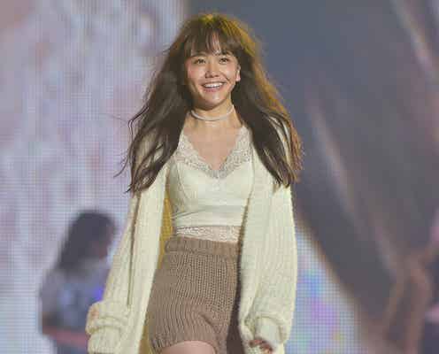 松井愛莉の圧巻美脚&笑顔炸裂 キュートな甘めコーデに歓声<神コレ2016A/W>