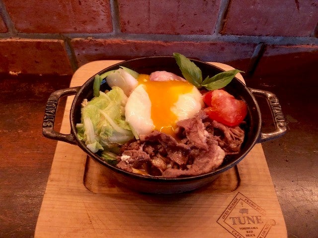 館内情報（牛ロースと冬野菜の赤ワイン煮）／画像提供：株式会社 横浜赤レンガ