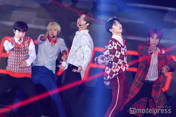 PENTAGON (C)モデルプレス