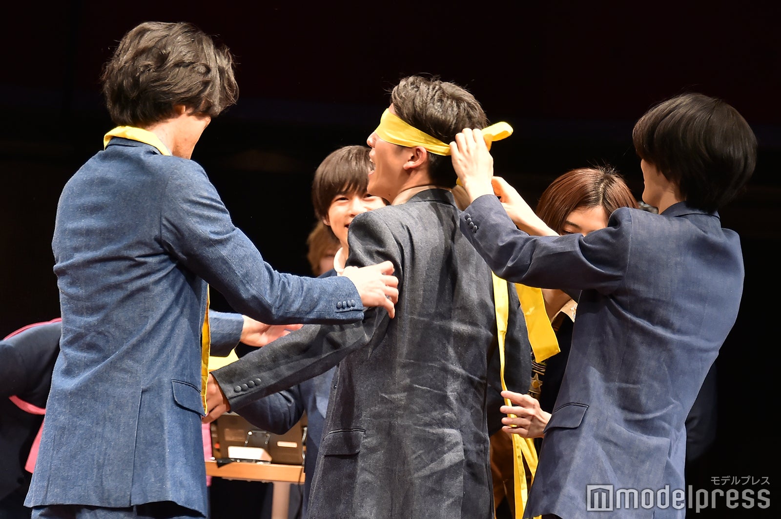 松本健太を縛る／男劇団 青山表参道X「ENDLESS REPEATERS —エンドレスリピーターズ—」DVD発売記念イベント （C）モデルプレス