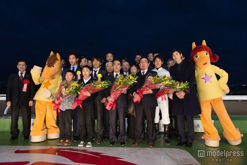 「第60回東京大賞典」の様子／三浦春馬（右端）