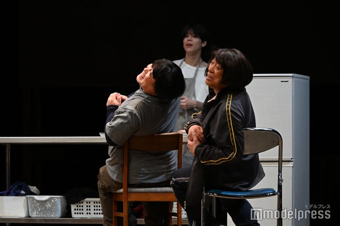 皆川猿時、内田紳一郎「Bunkamura Production 2025『おどる夫婦』」ゲネプロより(C)モデルプレス
