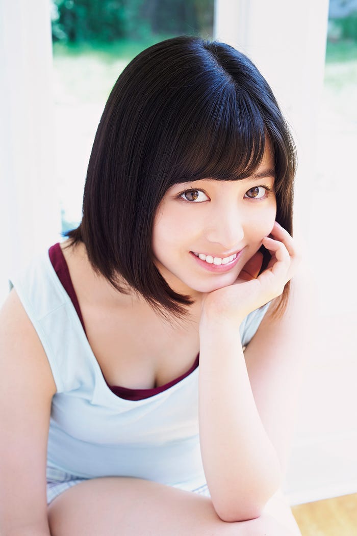 「週刊少年マガジン」第38号の表紙と巻頭グラビアに登場した橋本環奈(画像提供:講談社)