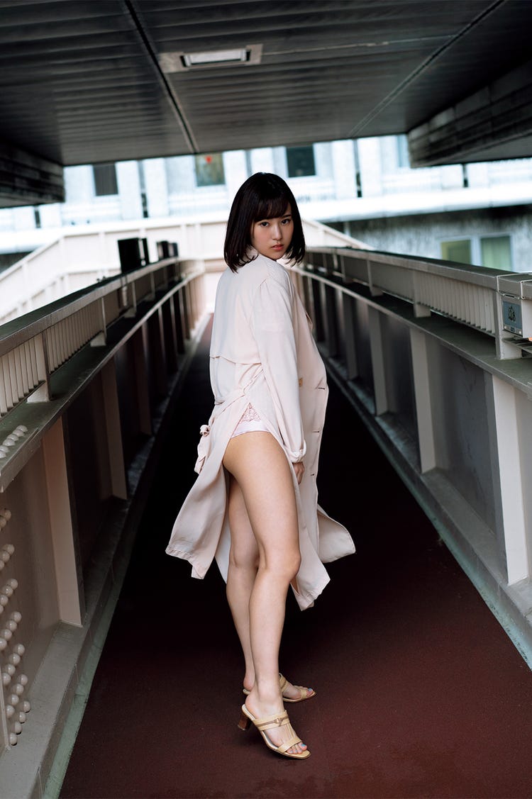 西原愛夏 おしり エロ 画像1/7) Fカップの現役歯科衛生士・西原愛夏、穴あきビキニでお尻チラリ…“持ち込み”制服のSEXYショットも - モデルプレス