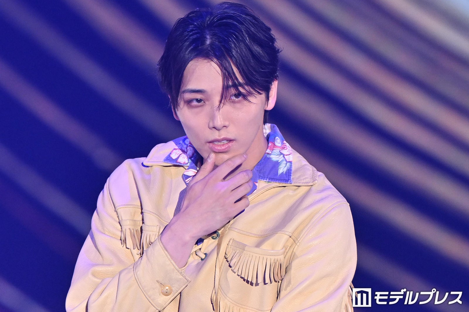 ONE N’ ONLY高尾颯斗、アロハシャツ×フリンジがハイセンス 首傾げる仕草がかっこいい【ガルアワ2026SS】