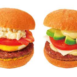 （左から）プレミアム厚切りベーコンエッグバーガー、アボカドクリームチーズバーガー／画像提供：ファーストキッチン株式会社