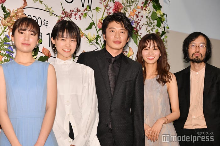 (左から)松木エレナ、志田彩良、田中圭、岡崎紗絵、今泉力哉監督(C)モデルプレス