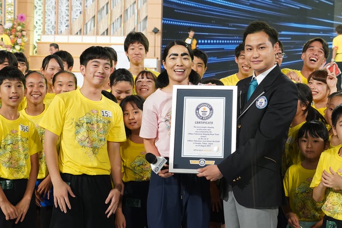 イモトアヤコ 小学生301人と長縄でギネス認定 24時間テレビ42 モデルプレス イモトアヤコ 小学生301人と長縄でギネス認定 24時間テレビ42 モデルプレス