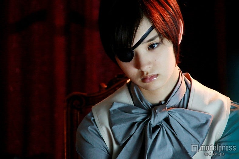 チャームポイントの笑顔を封印／剛力彩芽（c）2014 枢やな／スクウェアエニックス（c）2014 映画「黒執事」製作委