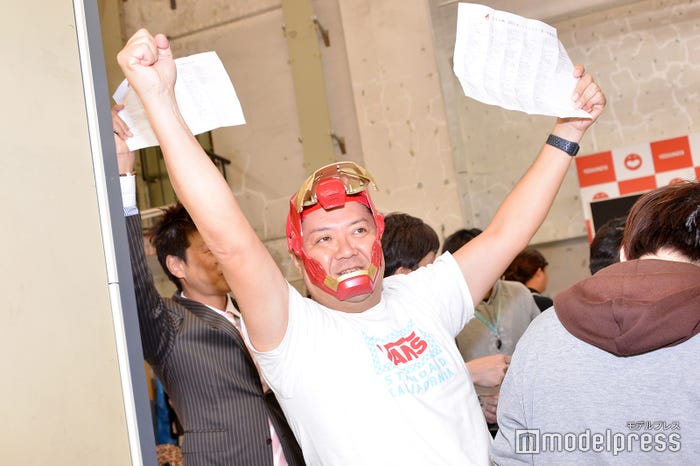 1次審査合格を喜ぶ小杉竜一(C)モデルプレス