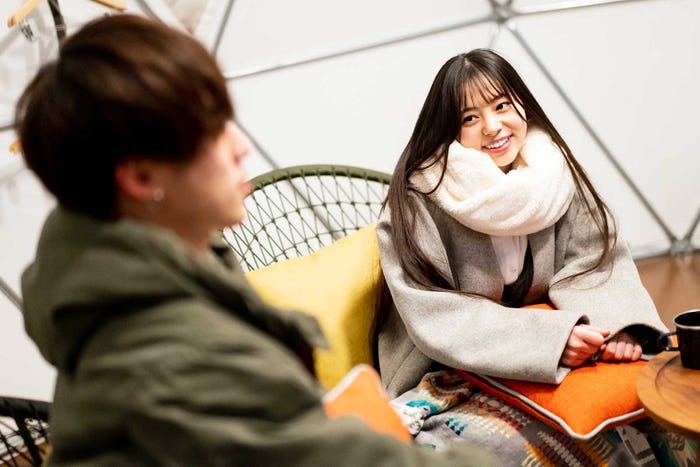 ちょこに「私の入り込める隙はどのくらいある?」と大胆アプローチするりょうか「恋とオオカミには騙されない」第1話(C)AbemaTV, Inc.