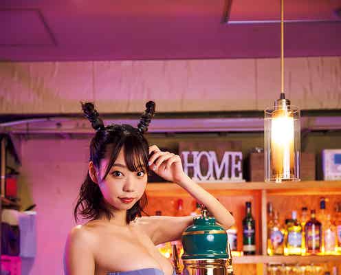 青山ひかる、迫力バストが大胆なセクシーDJに