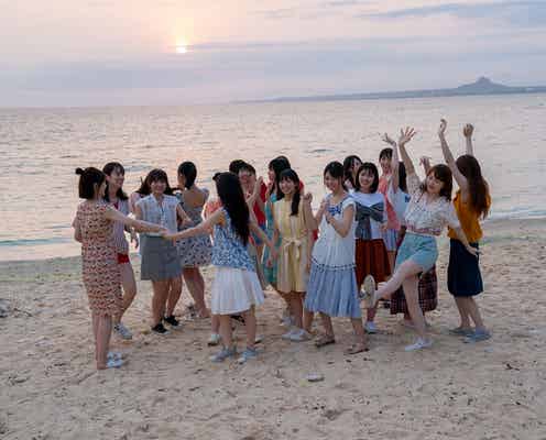 日向坂46・1st写真集「立ち漕ぎ」“沖縄最後の集合写真”公開 週間BOOKランキング2週連続1位獲得