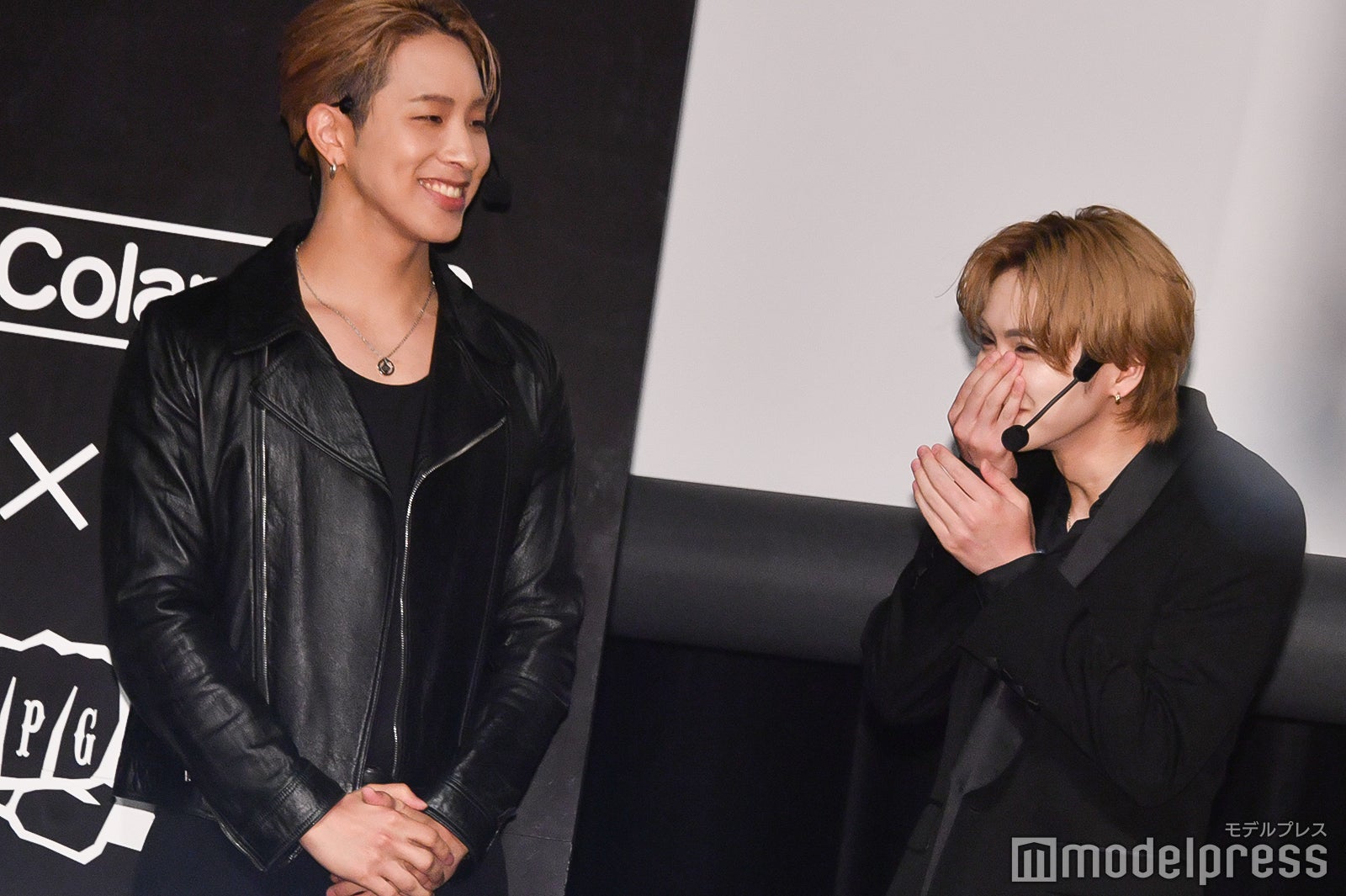 浦川翔平のノリノリランウェイに笑いがこらえきれなくなる陣、吉野北人（C）モデルプレス