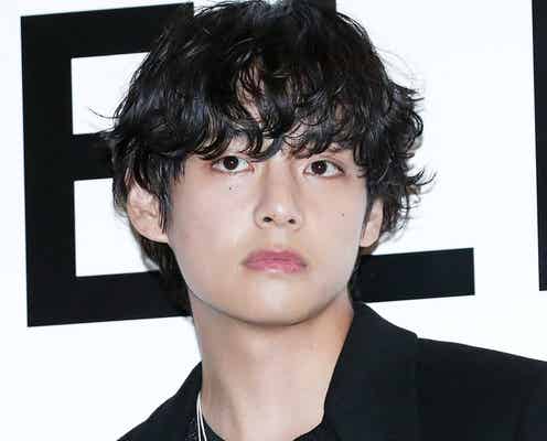 BTS・V、“金髪ロングヘア”に驚きの変身「神々しい」「ビックリ」