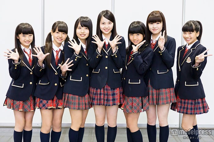 (左から)西仲七海、本郷柚巴、柴田優衣、堀詩音、安藤愛璃菜、村中有基、安田桃寧(C)NMB48