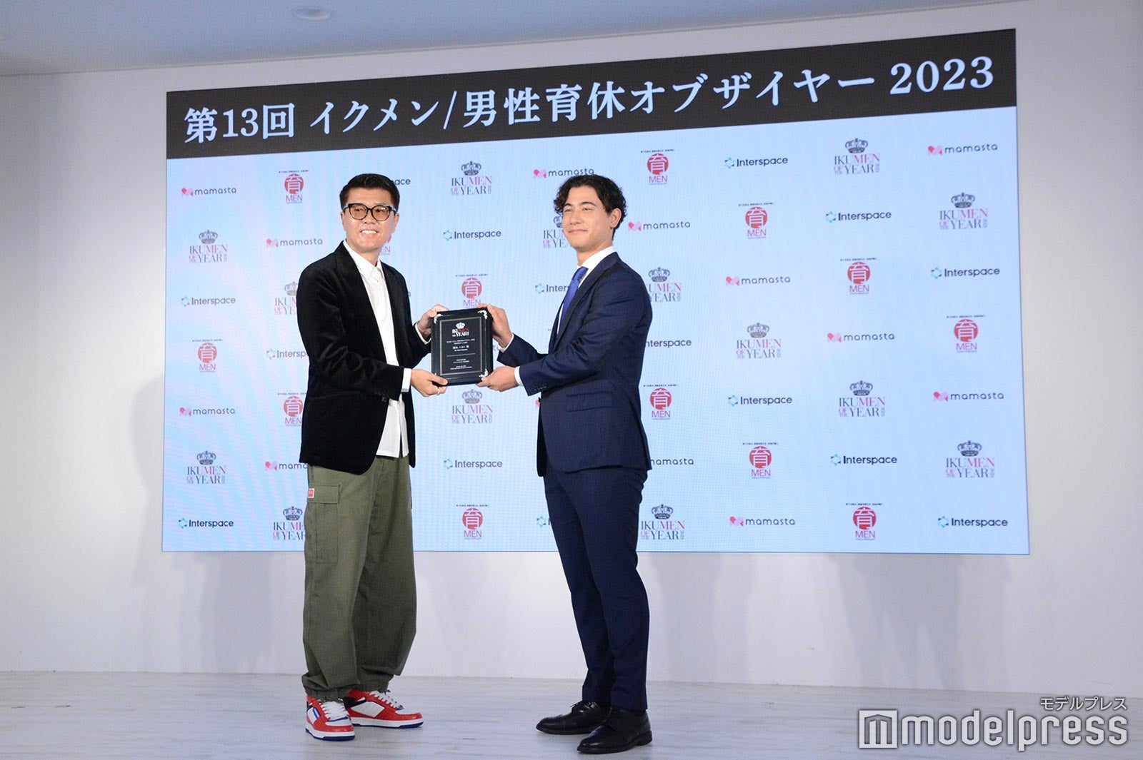 （右）国山ハセンアナ（C）モデルプレス