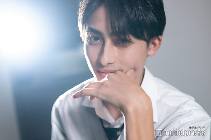 モデルプレスのインタビューに応じた吹澤輝くん(C)モデルプレス