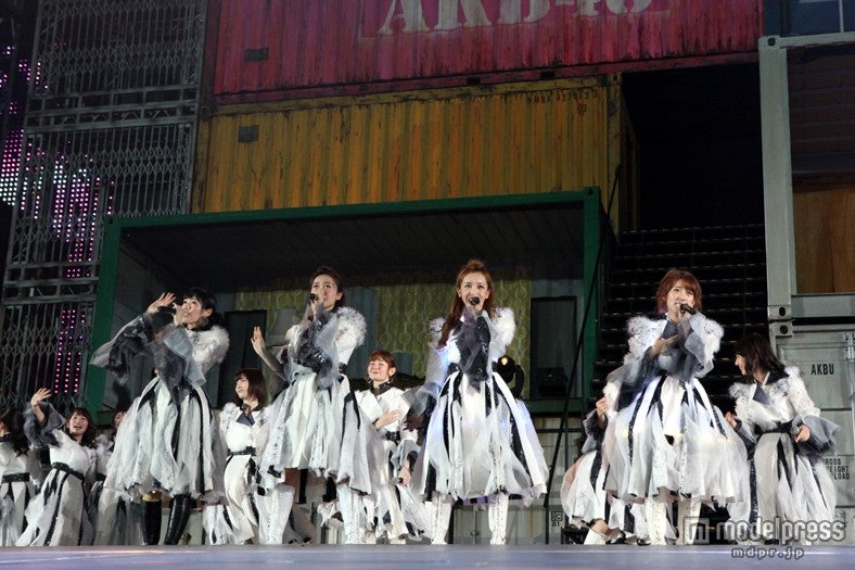 「AKB48 2013真夏のドームツアー～まだまだ、やらなきゃいけないことがある～」福岡公演1日目より（C）AKS